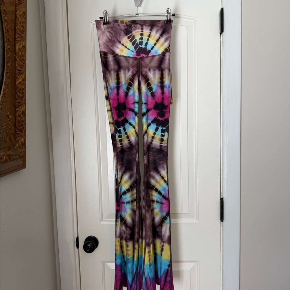Niyama Sol To Dye For Super Flare Leggings NWT